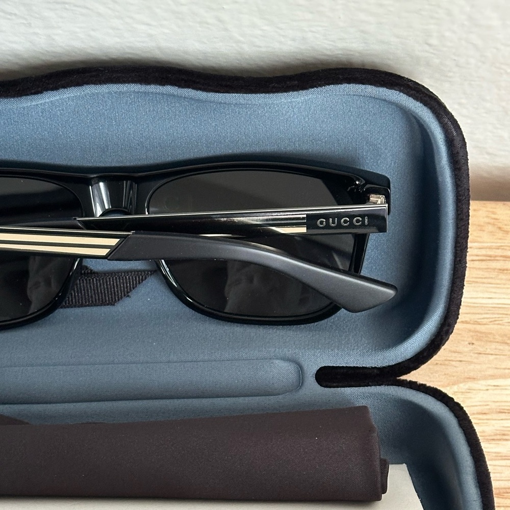 Gucci GG0687S - 002 Sunglasses Black w/Grey Polarized lens 57mm - NEW - Picture 8 of 15
